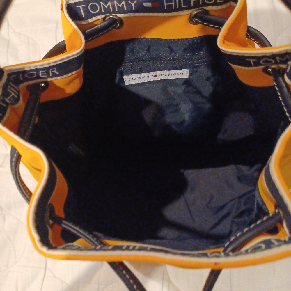 ❤️Tommy HilfigerBucket Tote - Picture 5 of 5